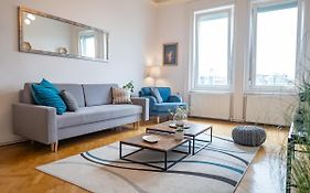 Chic Central Flat With River View