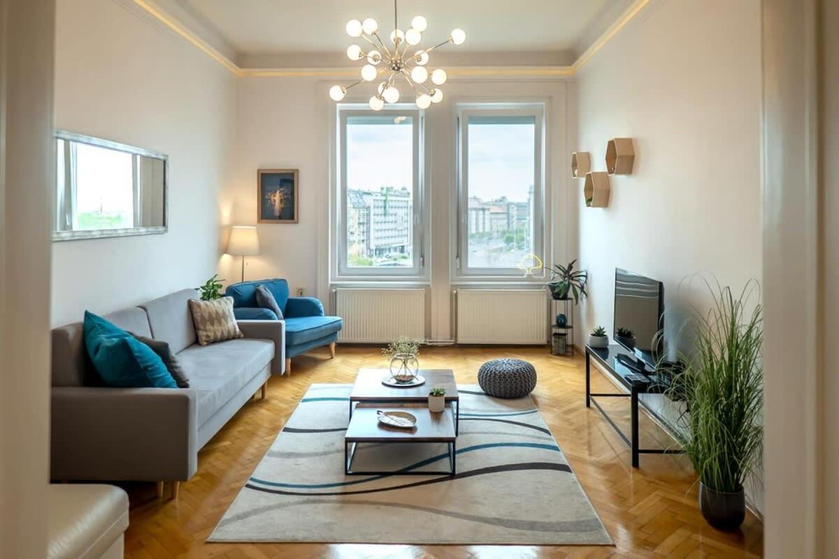 Chic Central Flat With River View Budapest Esterno foto