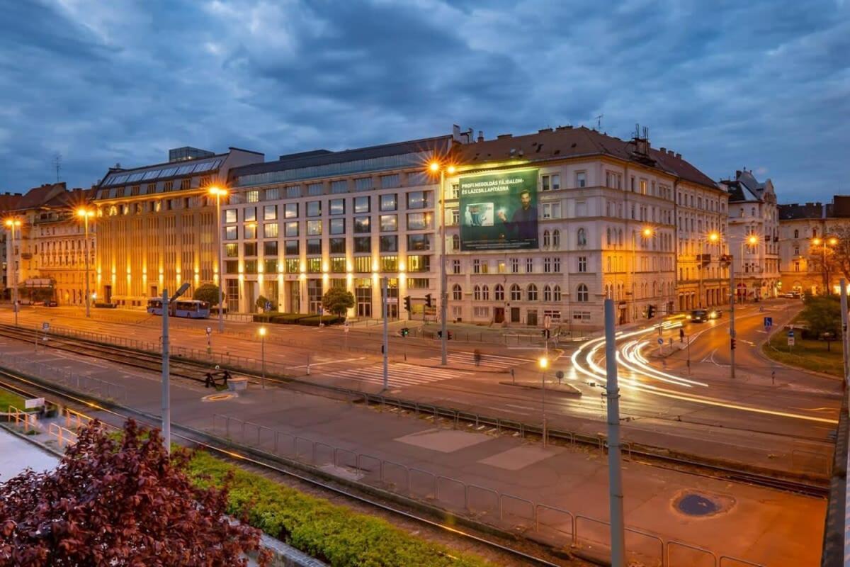 Chic Central Flat With River View Budapest Esterno foto
