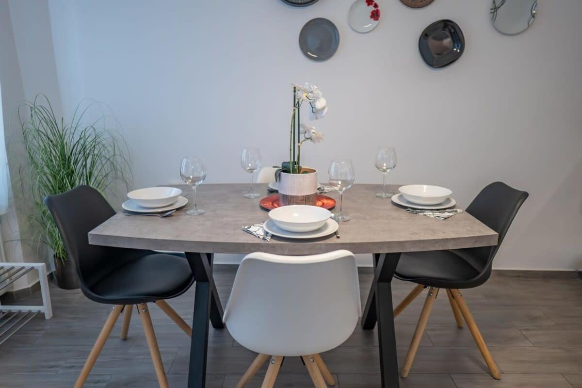 Chic Central Flat With River View Budapest Esterno foto