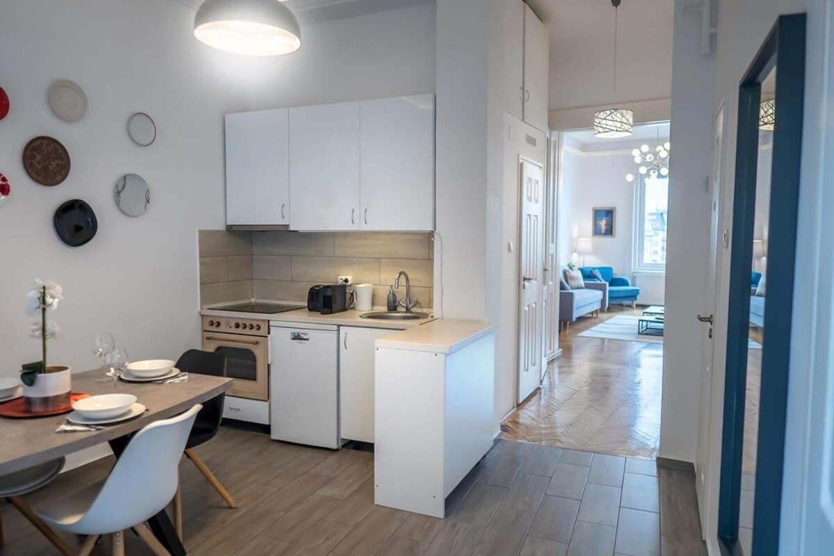 Chic Central Flat With River View Budapest Esterno foto