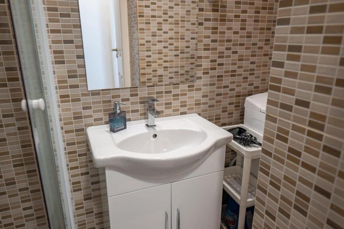 Chic Central Flat With River View Budapest Esterno foto