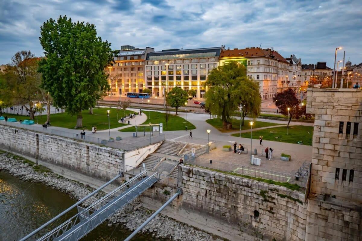 Chic Central Flat With River View Budapest Esterno foto