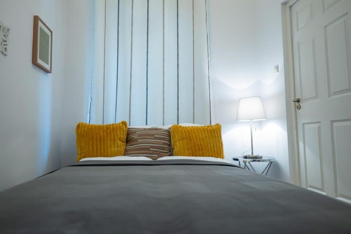 Chic Central Flat With River View Budapest Esterno foto
