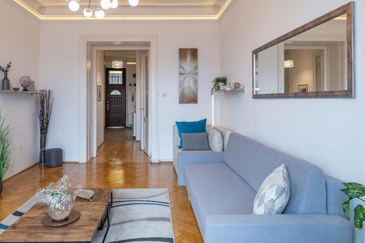 Chic Central Flat With River View Budapest Esterno foto