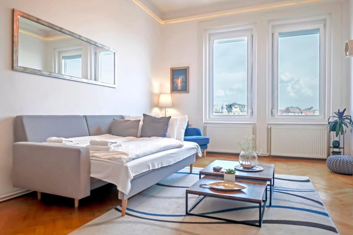 Chic Central Flat With River View Budapest Esterno foto