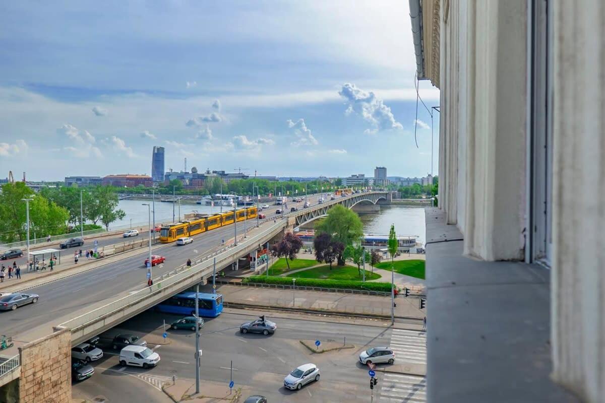 Chic Central Flat With River View Budapest Esterno foto